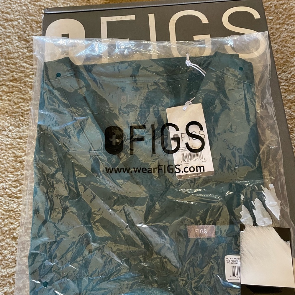Figs Women's Tops - Catarina/ Casma/ Blake/ - Picture 3 of 3